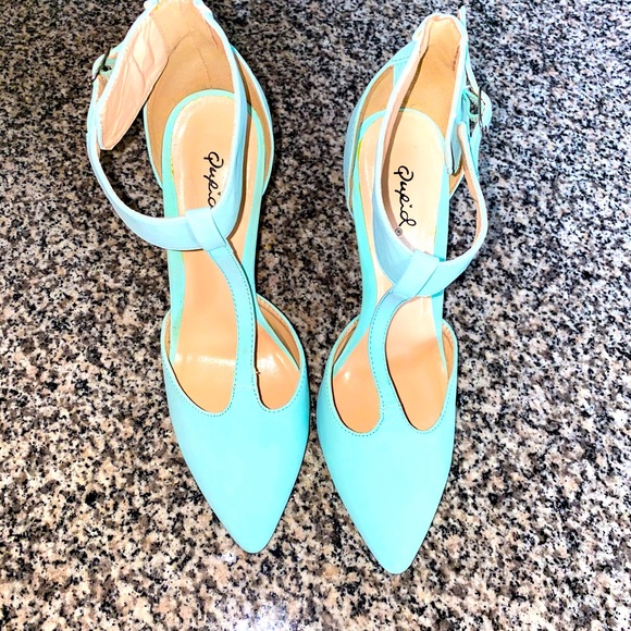 Size 8 Light Blue Pointed Heels - Picture 2 of 3